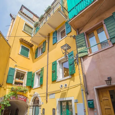 Corte Realdi Garda 2* Garda (Verona)