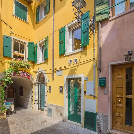 Corte Realdi Garda 2* Garda (Verona)
